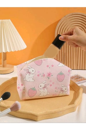 Kawaii Tavşan Ve Çilek Desenli Makyaj Organizer Çantası