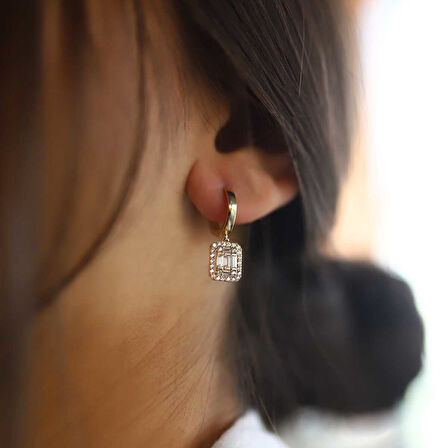 Halka Sallantı Baget Küpe