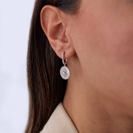 Sonsuz Parıltı Baget Sallantılı Küpe