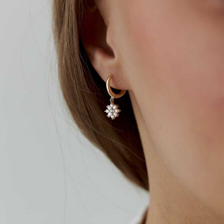 Baget Taşlı Çiçek Sallantılı Küpe