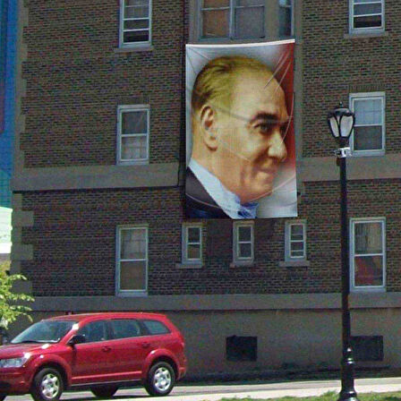 Gülümseyen Mustafa Kemal Atatürk Yan Portre Poster Cephe Bayrağı -3x4,5 Metre