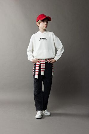 DeFacto Erkek Çocuk Oversize Geniş Kalıp Kapüşonlu Nakışlı Sweatshirt D8498A825SPWT32