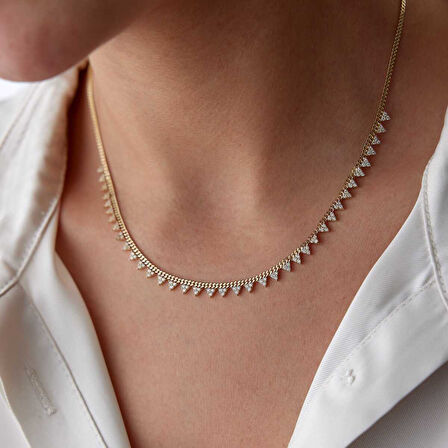 Gurmet Zincire Triangle Taşlı Kolye