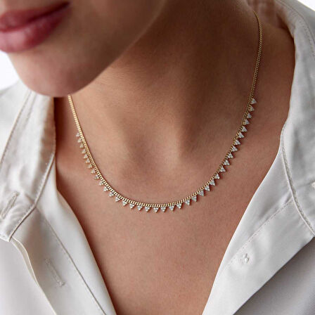 Gurmet Zincire Triangle Taşlı Kolye