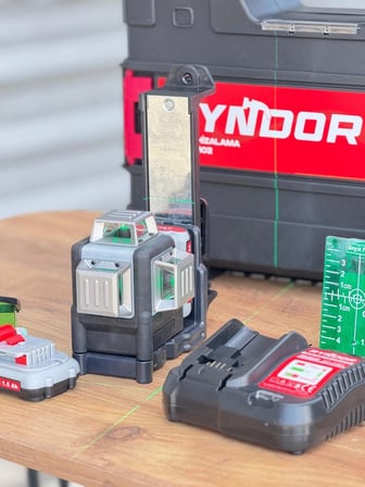  3D Yeşil Çizgili Profesyonel Lazer Şakül ve Hizalama Seti (Tripod + Çanta)