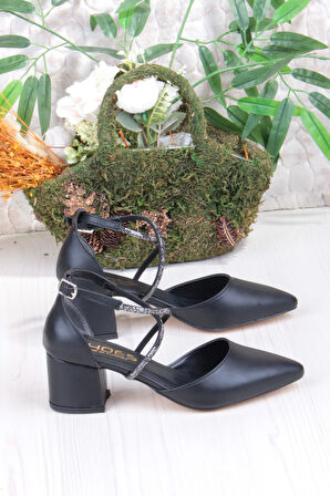 Fort 08-80 Taş Biyeli Çapraz Bant Alçak Topuklu Kadın Ayakkabı