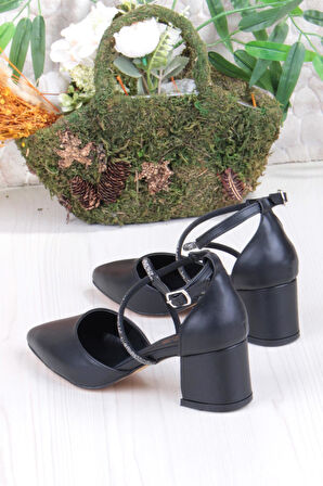 Fort 08-80 Taş Biyeli Çapraz Bant Alçak Topuklu Kadın Ayakkabı