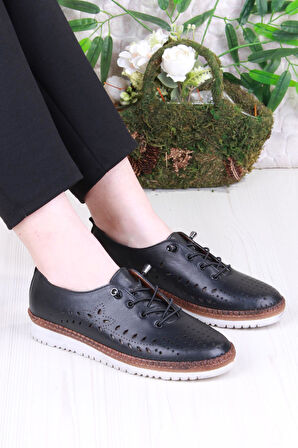 Mehmet Mete 1005 Rahat Lastik Bağcıklı Delikli Hakiki Deri Kadın Ayakkabı