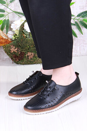 Mehmet Mete 1005 Rahat Lastik Bağcıklı Delikli Hakiki Deri Kadın Ayakkabı