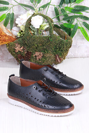 Mehmet Mete 1005 Rahat Lastik Bağcıklı Delikli Hakiki Deri Kadın Ayakkabı