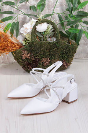 Fort 110-411 Çapraz Taşlı Arkası Açık Klasik Topuklu Kadın Ayakkabı