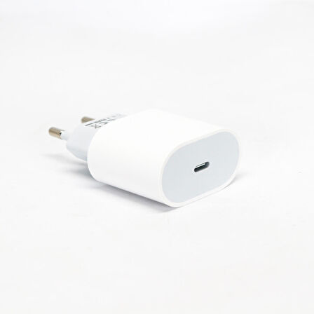 Global 20W PD Type-C Çıkışlı Hızlı Şarj Adaptörü 1m Lightning Kablo Set Beyaz WNE0402