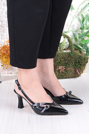 Fort 3669 Uraz Rugan Toka Detaylı Arkası Açık Önü Kapalı Topuklu Kadın Ayakkabı