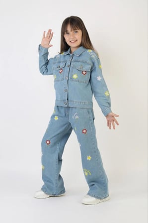 Kız Çocuk Çiçek Nakışlı Kot Takım – %100 Pamuk Denim Ceket ve Pantolon – Günlük Rahat Jean Kombin