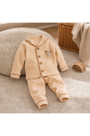 Erkek Bebek Bej Düğmeli Ayıcık Nakışlı 2'li Pijama Takım