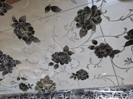 80 CM X 110 CM Masa Üstü Koruyucu Şeffaf SİYAH ÇİÇEK Desenli PVC Masa Örtüsü  Silinebilir Koruyucu Kaplama