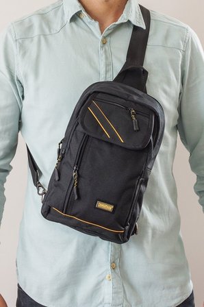 SEVENTEEN 18x30 cm Çapraz Sırt Omuz Göğüs Su Geçirmez Askılı Unisex Siyah Çanta 4926