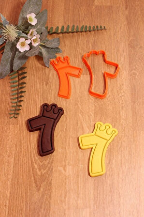 Taçlı 7 Yedi Rakam Kurabiye Kalıbı Ve Hamur Şekillendirici