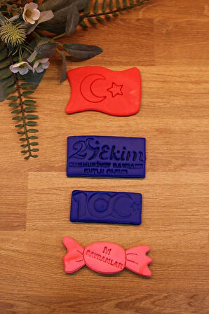 Cumhuriyet Bayramı 100. Yıl Özel Kutlu Olsun 4'lü Set Kurabiye Kalıbı ve Hamur Şekillendirici