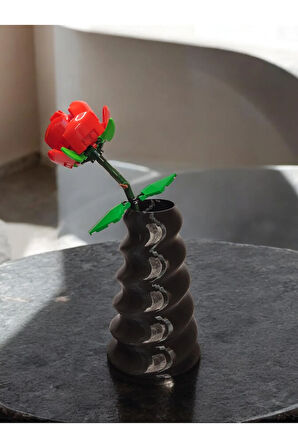 Wobbly Dalgalı İskandinav Tarz Vazo Özel Tasarım Dekoratif Vazo Biyoplastik Siyah