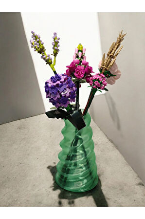 Wobbly Dalgalı İskandinav Tarz Vazo Özel Tasarım Dekoratif Vazo Biyoplastik Transparan Yeşil