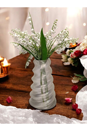 Wobbly Dalgalı İskandinav Tarz Vazo Özel Tasarım Dekoratif Vazo Biyoplastik Transparan Beyaz
