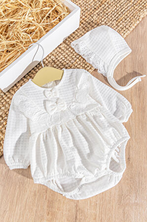 Güpürlü Şapkalı Kendinden Desenli Kız Bebek Tulum