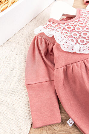 Güpürlü Bandanalı Kız Bebek Tulum