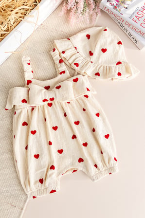 Şapkalı Kalp Desenli %100 Pamuk Yazlık Kız Bebek Tulum Set Takım