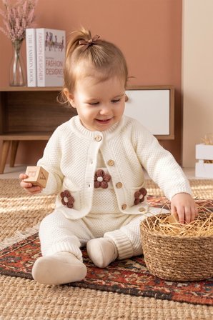 Yumuşak Dokulu Triko Hırkalı Kız Bebek Örgü Salopet Tulum Set