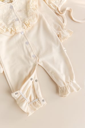 güpürlü şapkalı bebe yakalı 100% pamuk kız bebek tulum