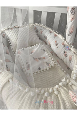 Beyaz Örgü Pike Kumaş Ve Tüy Desen Kumaş Ponponlu Babynest Oyuncak Aparat Ve Tül Set
