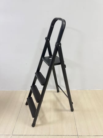 ASVERA Titan 3 Basamaklı Ekstra Güçlü Katlanır Çelik Ev Tipi Siyah Metal Merdiven