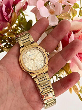 Köşeli Kasa Tasarım Altın Renk Çelik Kadın Kol Saati