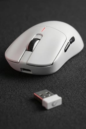 Rampage CLAX Ultra Hafif 54G 24K DPI 1000Hz PAW3311 3 Modlu Kablosuz Gaming Mouse - BEYAZ