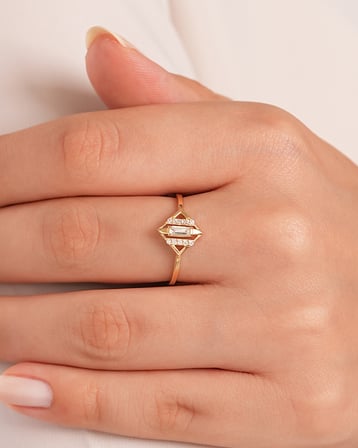 Debora Jewelry 14 Ayar Altın Geometrik Baget Beyaz Taşlı Yüzük