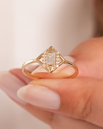 Debora Jewelry 14 Ayar Altın Geometrik Baget Beyaz Taşlı Yüzük