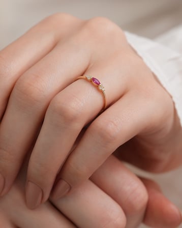 Debora Jewelry 14 Ayar Altın Markiz Model Pembe Taşlı Yüzük