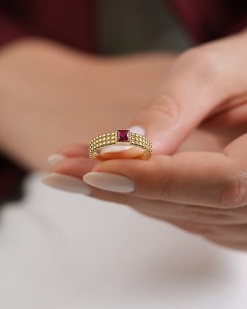 Debora Jewelry 14 Ayar Altın Kare Model Pembe Taşlı Yüzük