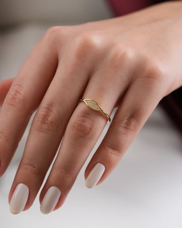 Debora Jewelry 14 Ayar Altın Yaprak Desenli Taşlı Model Yüzük
