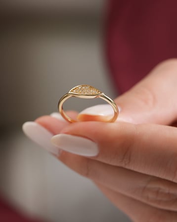 Debora Jewelry 14 Ayar Altın Yaprak Desenli Taşlı Model Yüzük