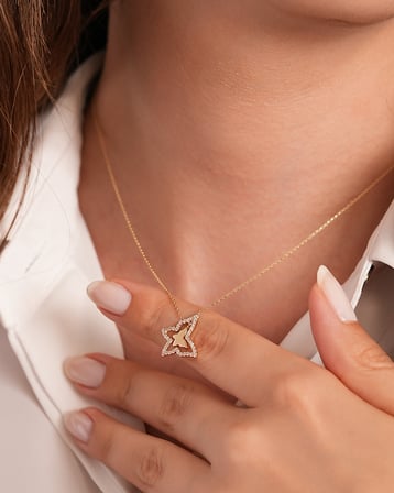 Debora Jewelry 14 Ayar Altın Taşlı Kelebek Detay Kolye