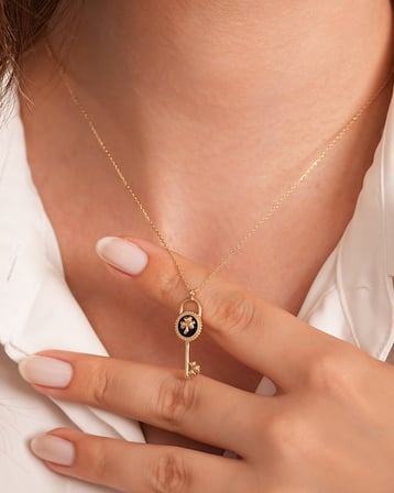Debora Jewelry 14 Ayar Altın Çiçekli Mineli Kilit Lacivert Kolye