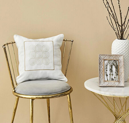 Karaca Home Atlas Zeugma Ekru Nakışlı İç Dolgulu Kırlent 45×45 cm | Zarif Desenli Dekoratif Yastık