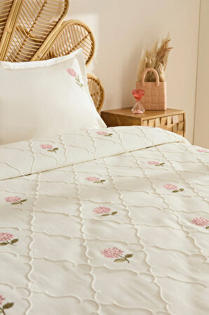 Karaca Home Hilary Çiçek Nakışlı Çift Kişilik Pike/Yatak Örtüsü Takımı Pudra