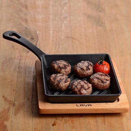 Lava Döküm Mini Izgara Tava, Saplı, Kare, Ahşap altlıklı. Ölçü 16x16cm.
