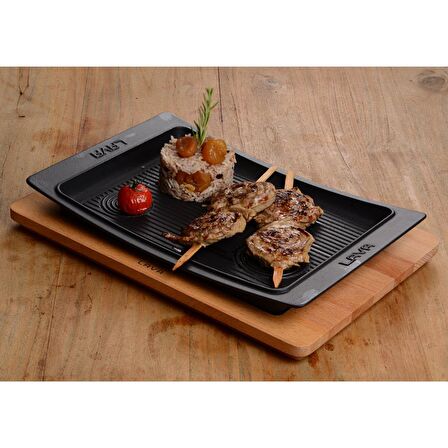 Lava Döküm Servis Tabağı ve ahşap altlık. Siyah renk. Ölçü 36x24cm.