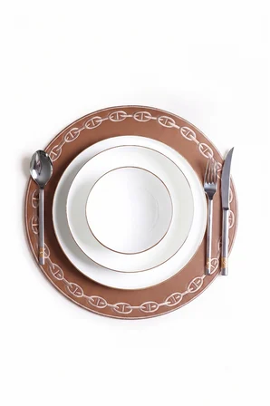 Nakışlı Deri Amerikan Servis Yuvarlak 2'li Set Çift Taraflı Supla 38x38 cm Raya Kahve Gold
