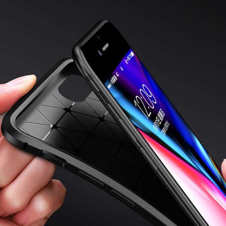 iPhone SE 2022 Kılıf Karbon Görünümlü Silikon Kamera Korumalı Üstün Koruma Alan Tech