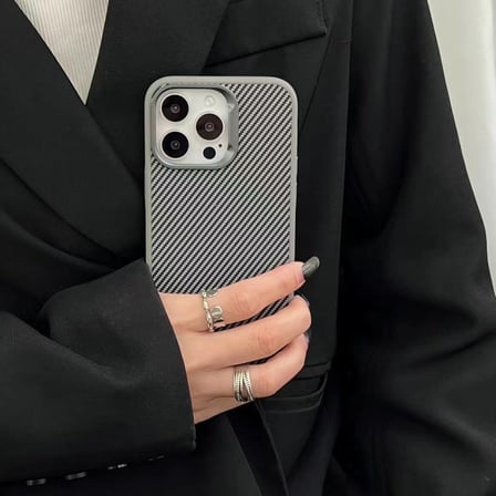 iPhone 14 Pro Max Kılıf Magsafe Şarj Özellikli Karbon Fiber Görünümlü Zore Troy Kapak-Siyah